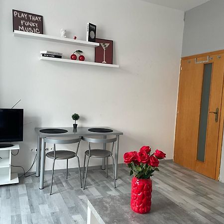 Tiffany Apartment In The City Center Bratislava Buitenkant foto